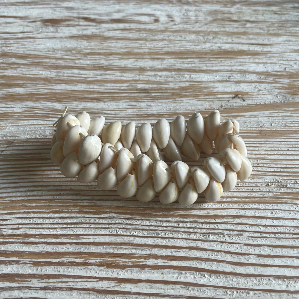 Beachy Conch Shell Bracelet